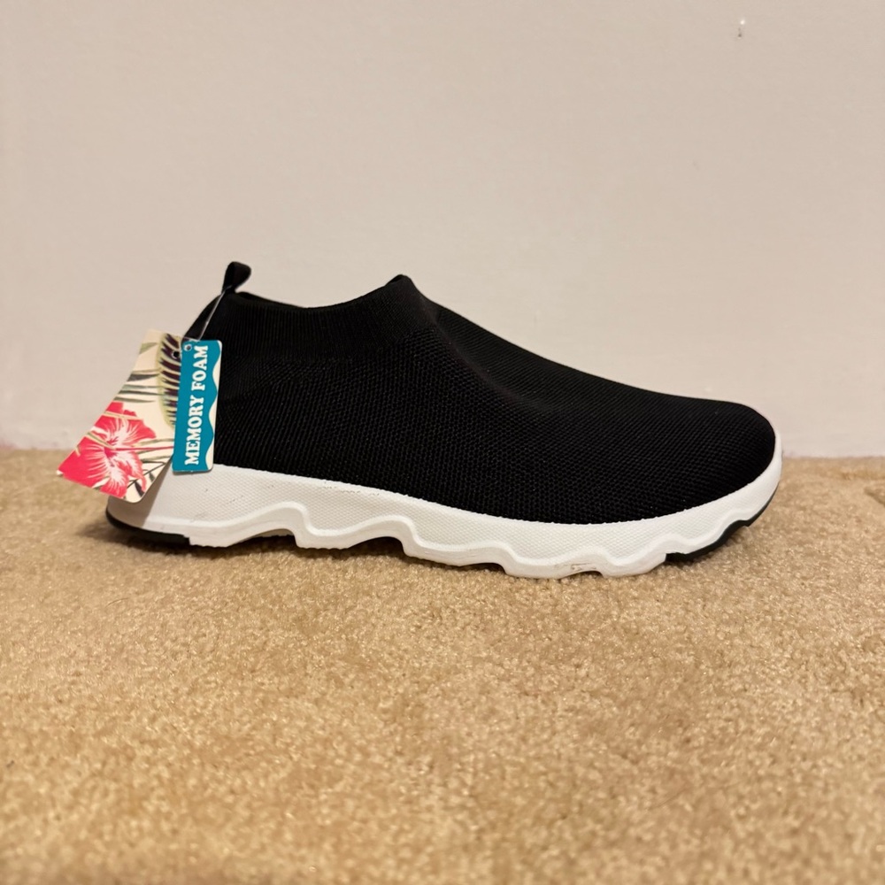 Tommy Bahama Black and White Women's Sneakers Size 8